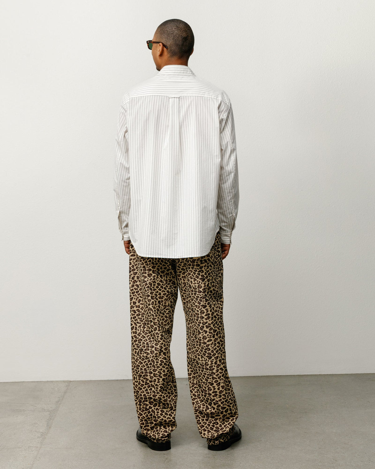 Stüssy Standard LS Shirt, unisex long-sleeve in Natural Stripe cotton poplin