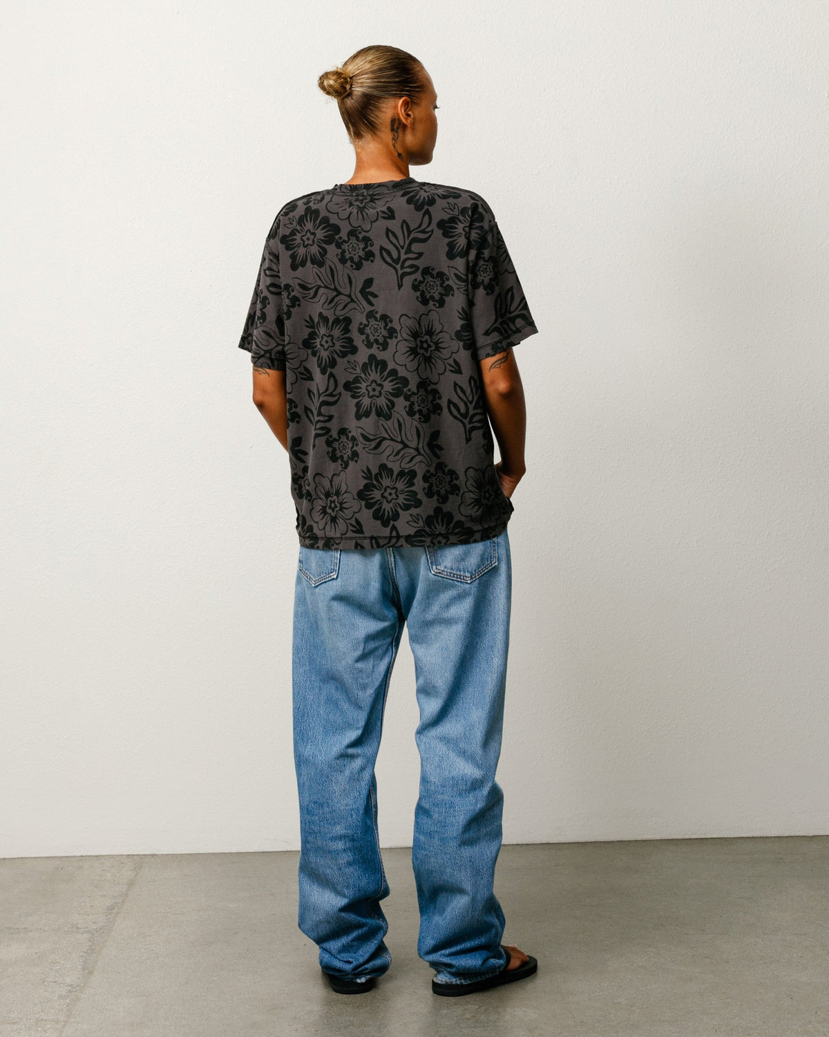 Stüssy Lazy Floral Tee T-shirt in Vintage Black color
