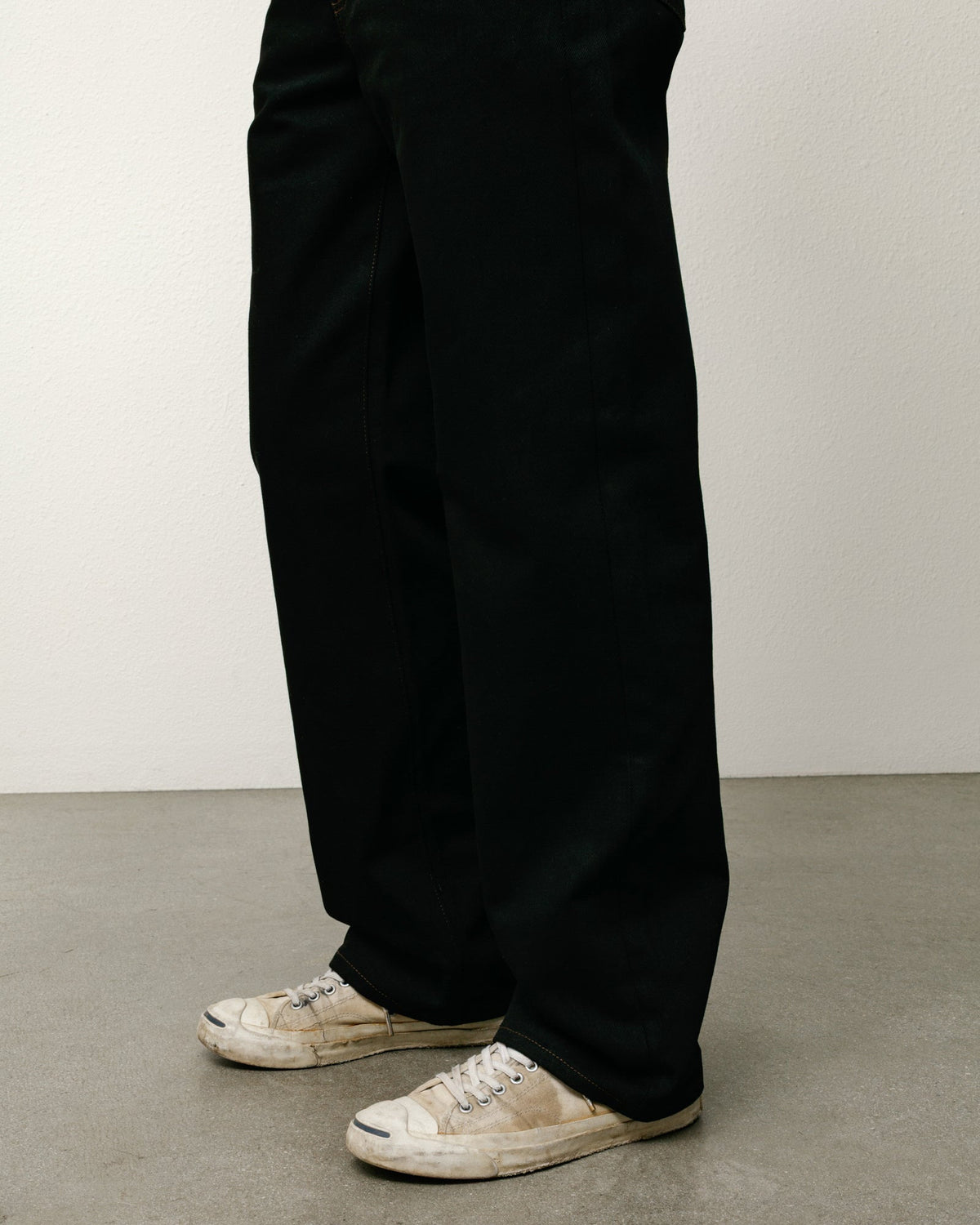 New Classic Jean denim, unisex, in Raw Black Contrast Stitch