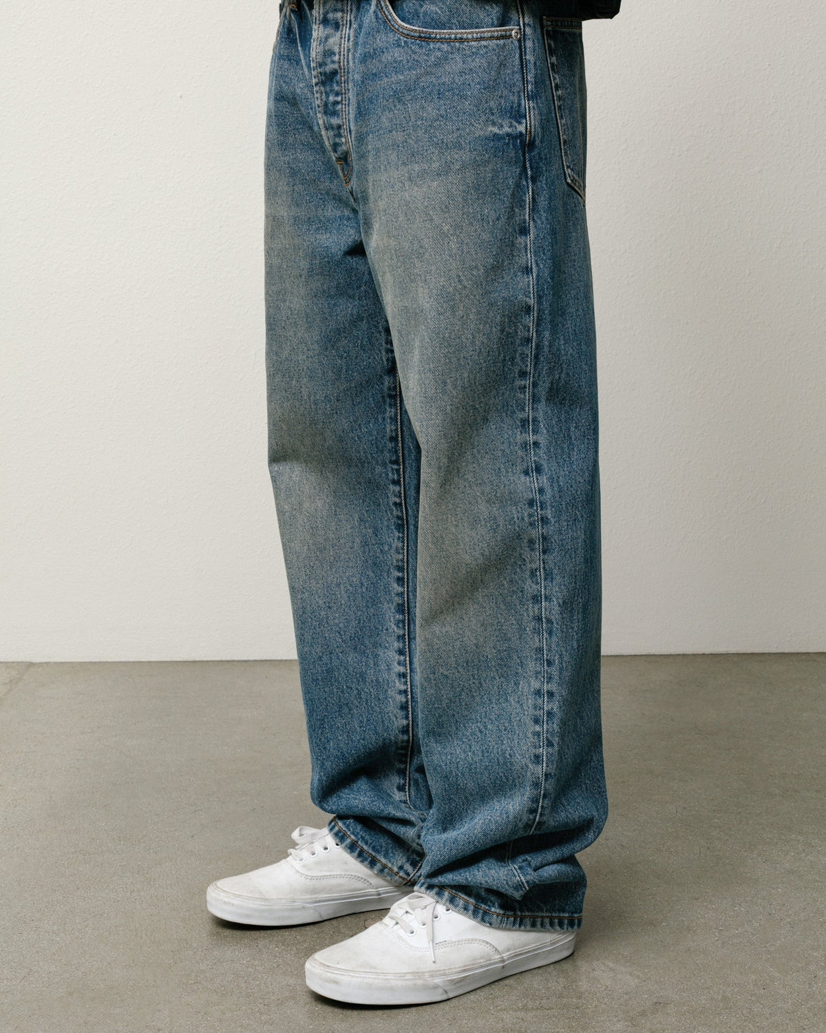 New Classic Jean Denim, unisex, in Dark Wash Indigo