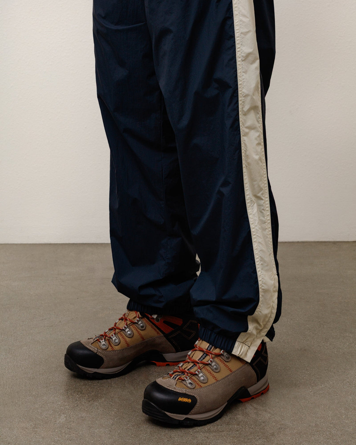 Side Stripe Track Pant Unisex Regular In Navy