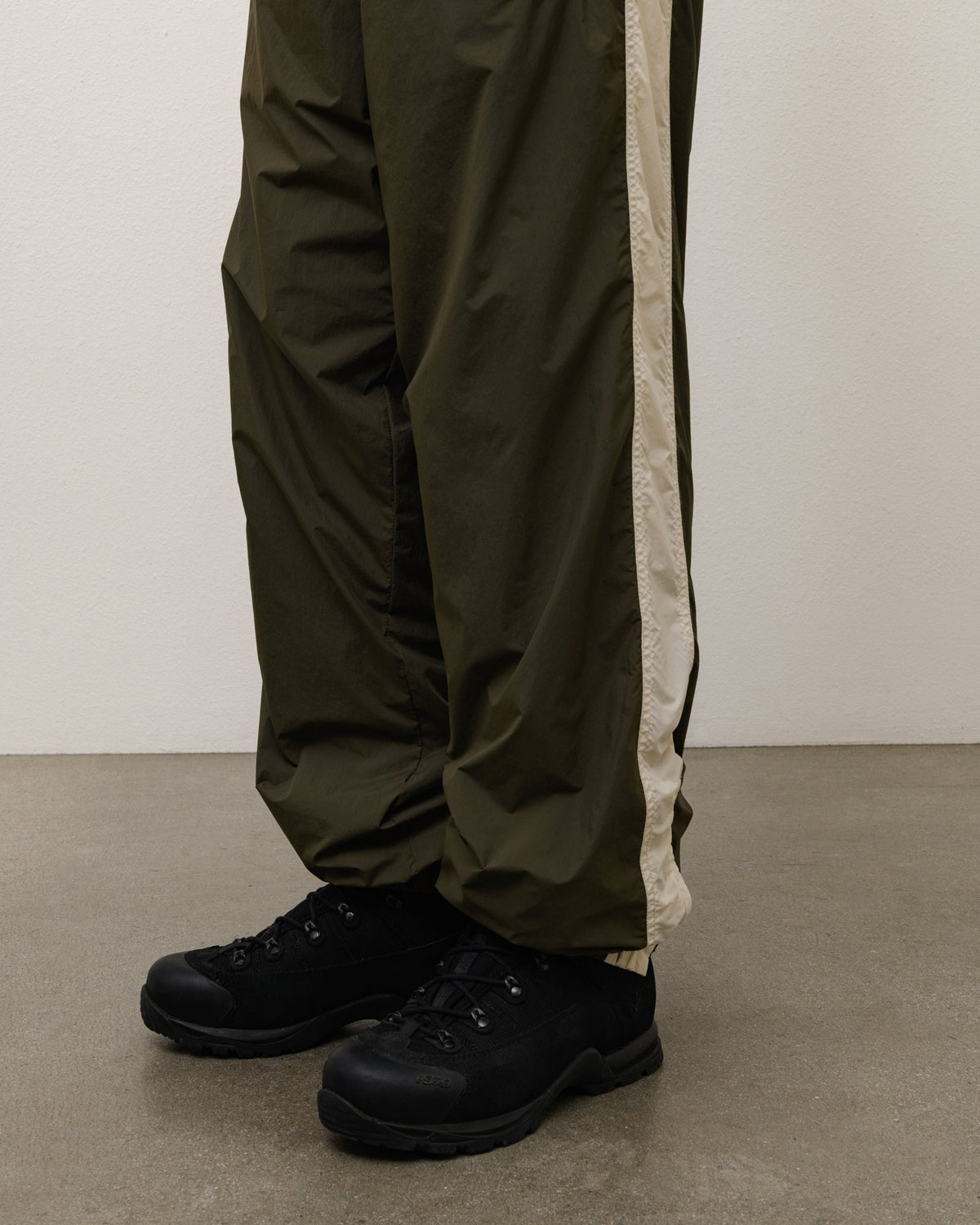 Side Stripe Track Pant Unisex Regular In Olive
