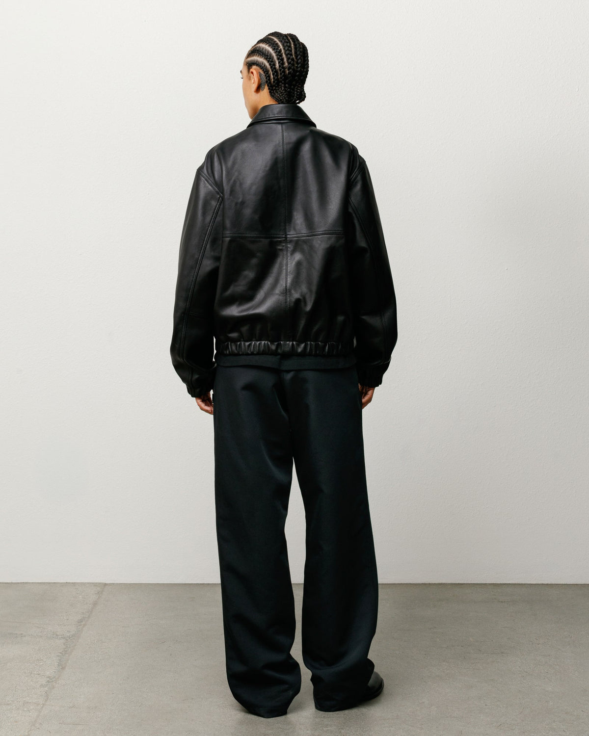 Poly Beach Pant pants in the color Black, relaxed twill with elastic waist