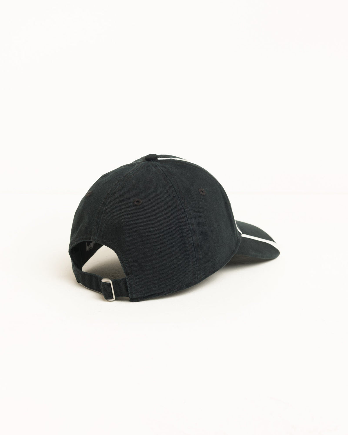 Lp S Oval Strapback Cap Unisex In Black