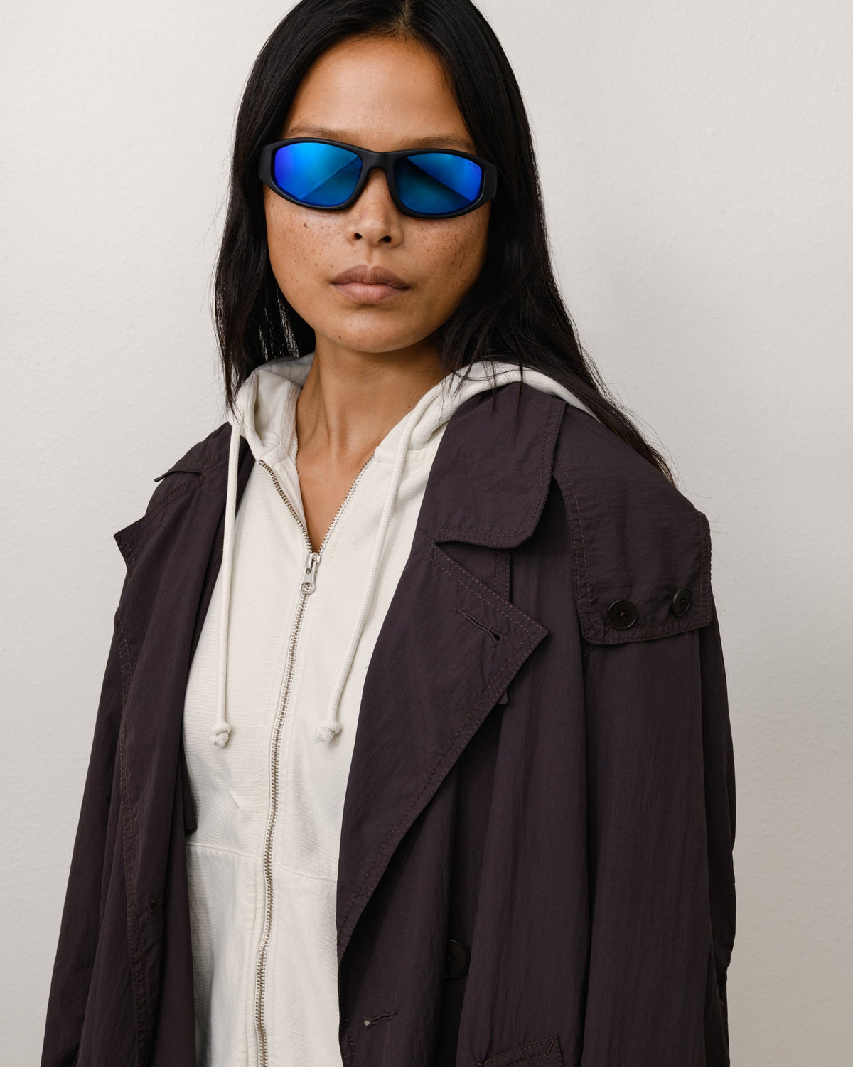 Leslie Sunglasses Unisex In Matte Black Rubber/blue Mirror